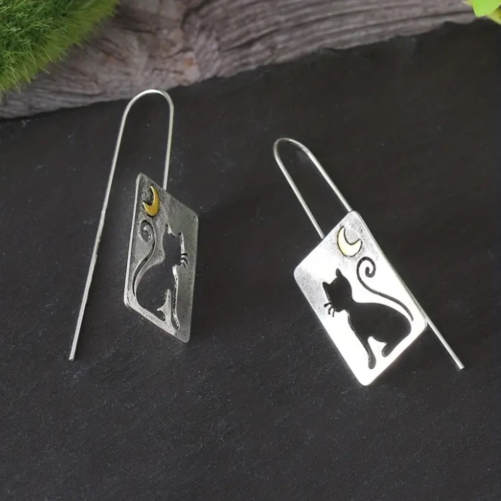 š“ Sitting Cat Cut Out Earrings - Picture 4 of 6